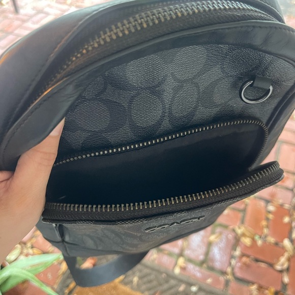 Authentic Coach Crossbody Graham Pack backpack - Picture 4 of 8